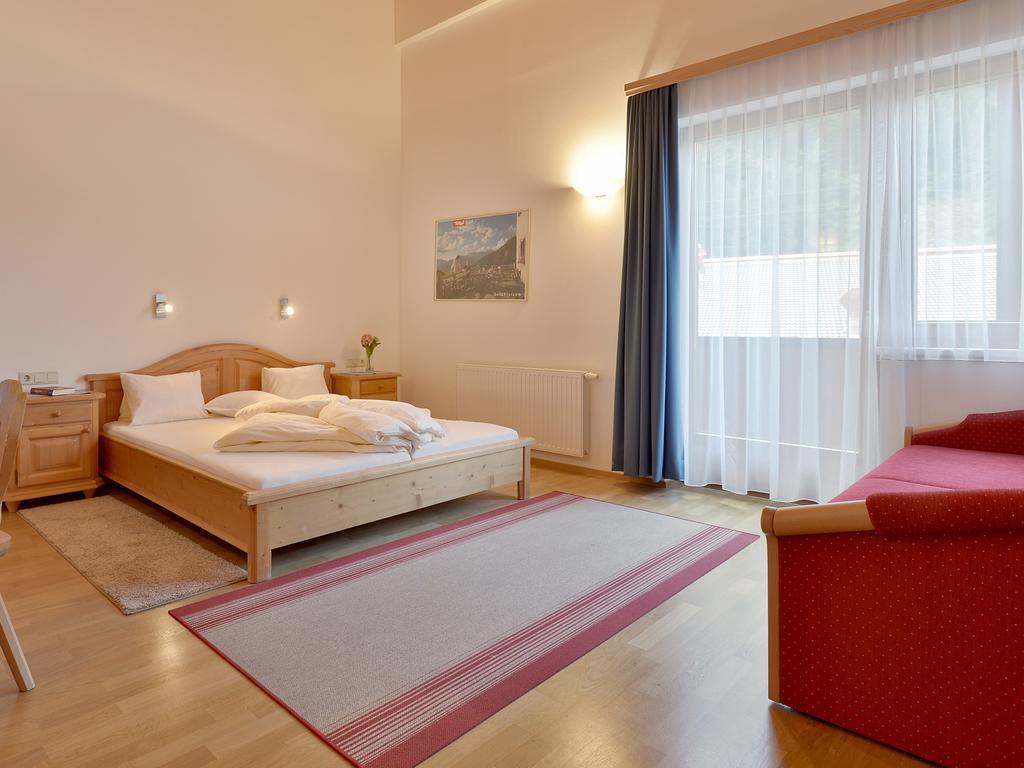 Ferienwohnungen Haus Der Mitte Mayrhofen Phòng bức ảnh