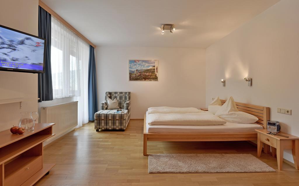 Ferienwohnungen Haus Der Mitte Mayrhofen Phòng bức ảnh