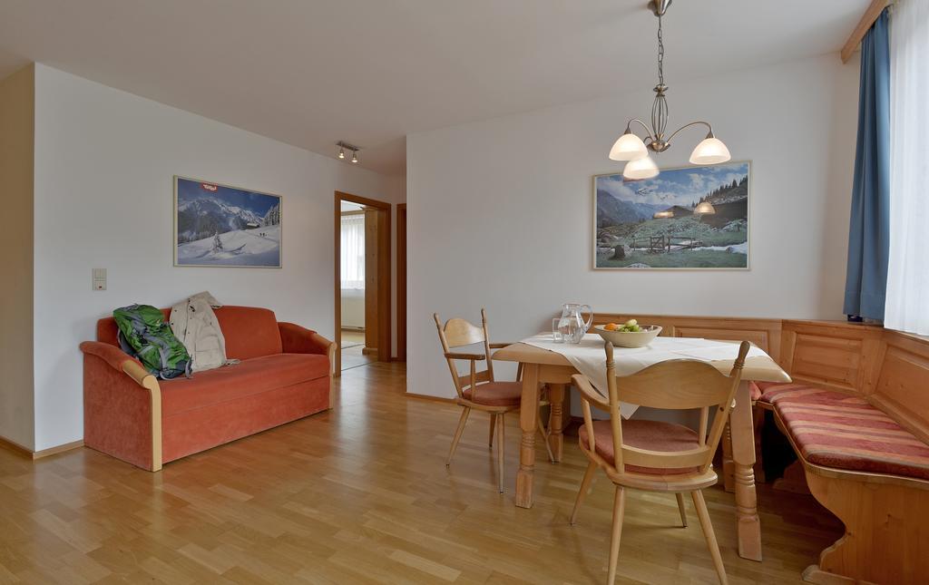 Ferienwohnungen Haus Der Mitte Mayrhofen Phòng bức ảnh