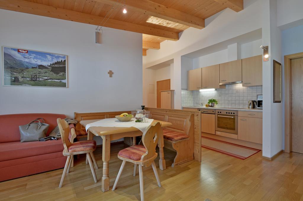 Ferienwohnungen Haus Der Mitte Mayrhofen Phòng bức ảnh